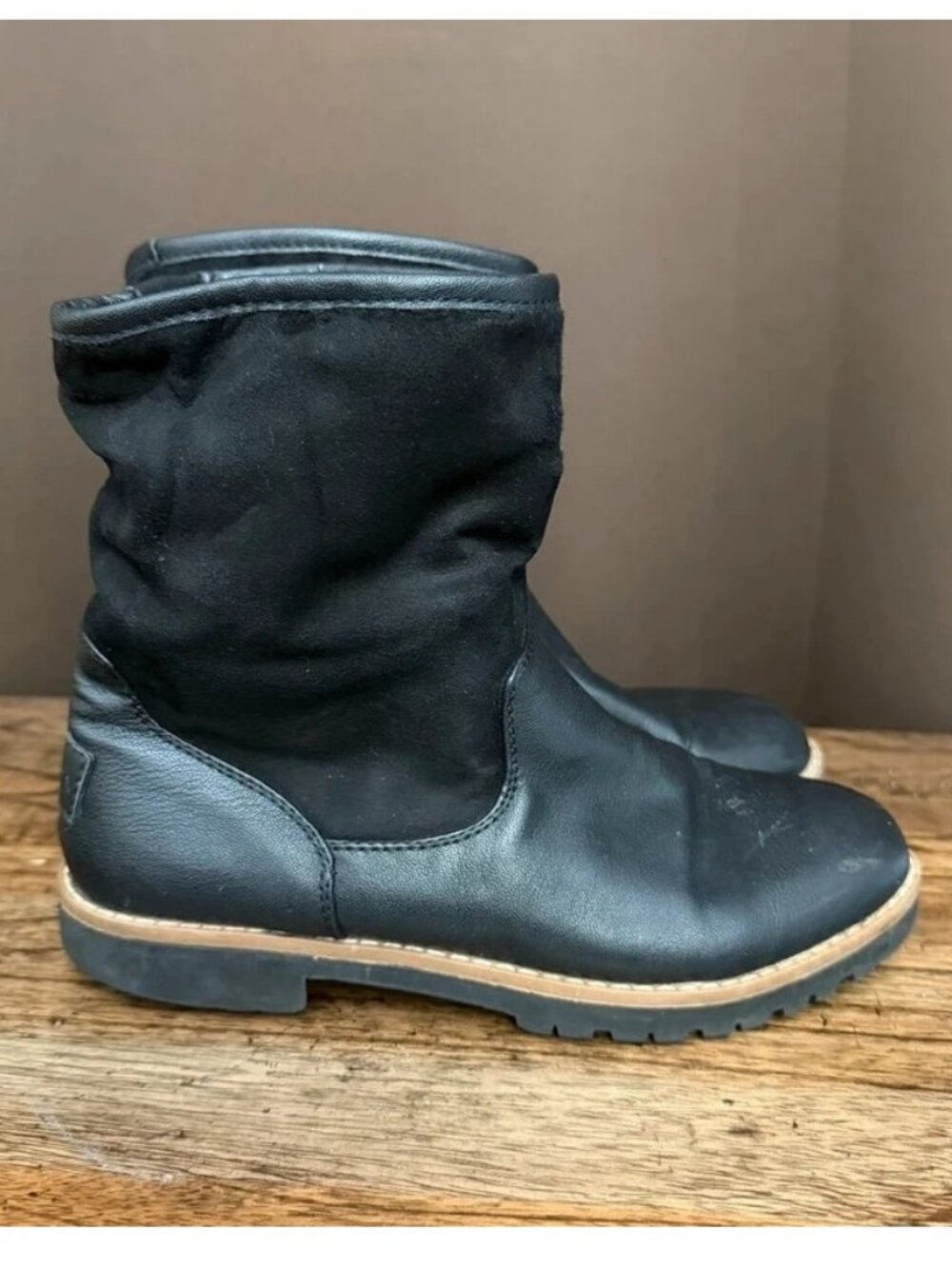 Women’s boots Size 8